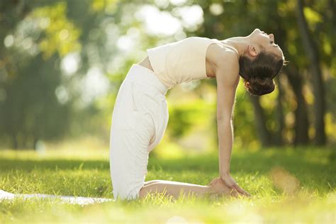 Tips Para Practicar Yoga Al Aire Libre Estilo De Vida Bienestar Univision