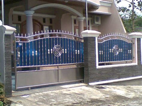 Contoh arsitektur pagar rumah minimalis dan gambar desain dekorasi via desaindekorasi.blogspot.co.id. Model Desain Pagar Rumah Mewah