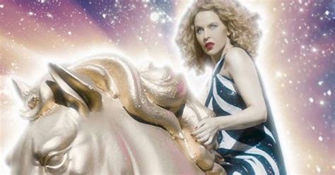 Kylie Minogue lançara seu novo clipe Say Something nesta semana