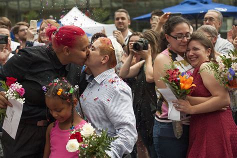 supreme court ruling makes same sex marriage a right nationwide the new york times