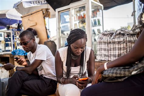 Jeunesse Et Internetles Réseaux Sociaux Participent à La Dégradation Des Mœurs Au Sénégal