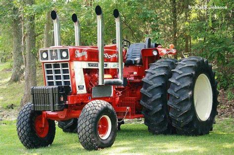 Ih 1468 With 4 Stacks Case Ih Tractors Big Tractors Farmall Tractors
