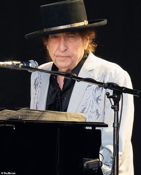 Apple Bug Causes Siri To Say That Bob Dylan Died 11 Years Ago At Age 66