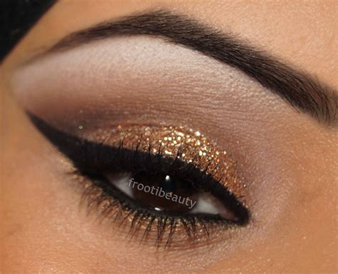 Safiyah Tasneem Gold Glitter Makeup Look