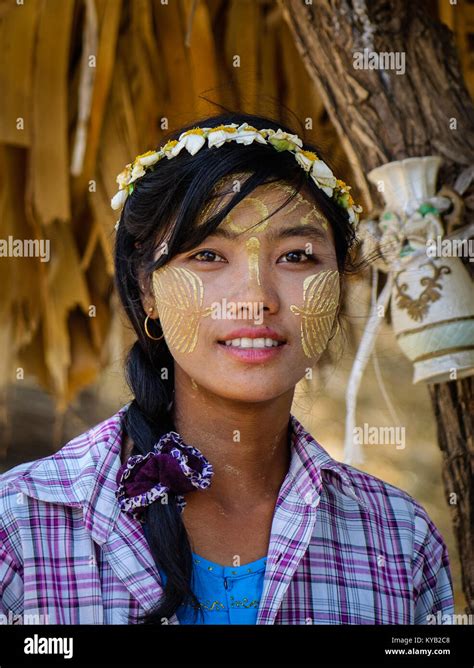 Myanmar Woman Bagan Myanmar Women Burma Village Myanmar Village Hi Res