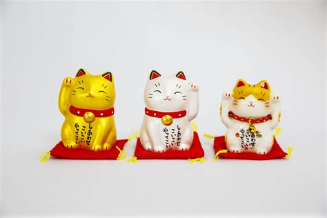 48 Best Photos Asian Golden Cat Good Luck Right Paw Raised Japanese