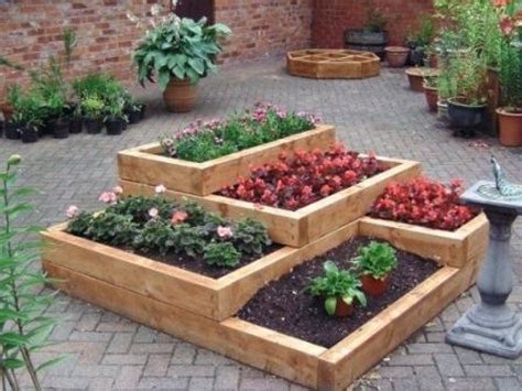 Additionally, cedar is best left untreated, versus alternative dimensional lumber species that would require a protective finish that could break down over time or contaminate the herbs. Build a pallet planter box perfect for cascading flowers ...