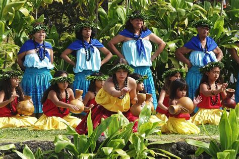 10 Famous Hawaiian Singers Who Will Make You Fall In Love With The Islands Discover Walks Blog