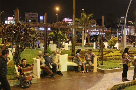Reabren Al Público Remozada Plaza Cívica Municipal De Los Olivos