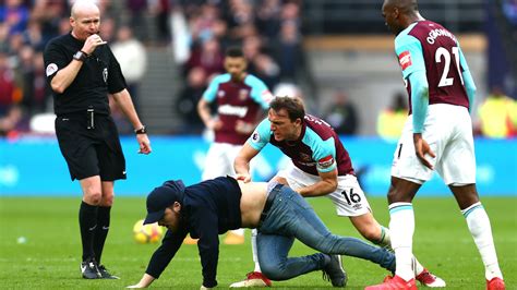 West Ham Fans Invade Pitch In Ownership Protes Bein Sports