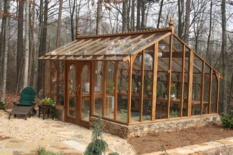 Laying out the windows to see how they would look before building was very important. I love this greenhouse...now, how can I make this out of old windows? | 1000 in 2020 | Backyard ...