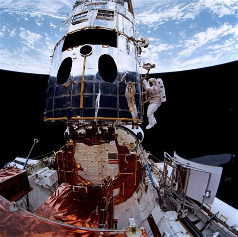 25 Amazing Photos Of The Hubble Space Telescope To