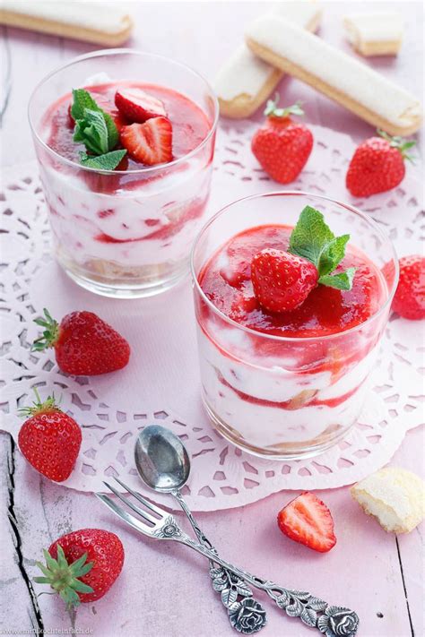 Erdbeer Tiramisu im Glas - Ein Dessert-Traum | Rezept | Erdbeer ...