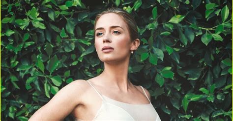 Celeb Diary Emily Blunt Shows Off Her Baby Bump In This Beautiful New