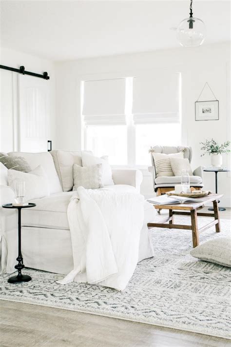 Bright White Walls In Living Room Are Benjamin Moore Chantilly Lace