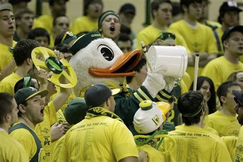 Look Back At Oregon Ducks 5 Mens Basketball Conference Titles In Team