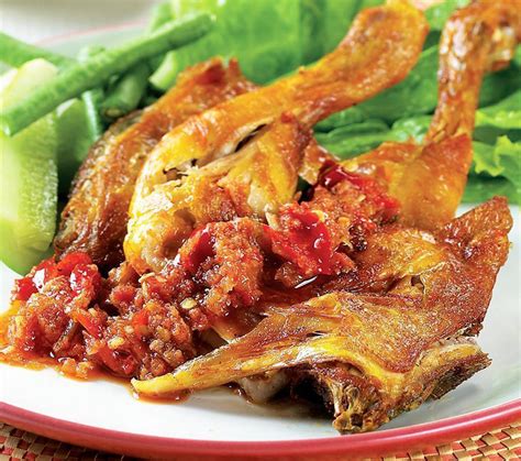 Ikan goreng sambel terasi подробнее. Resep Ayam Penyet Sambal Terasi, Enaknya Bikin Nagih ...