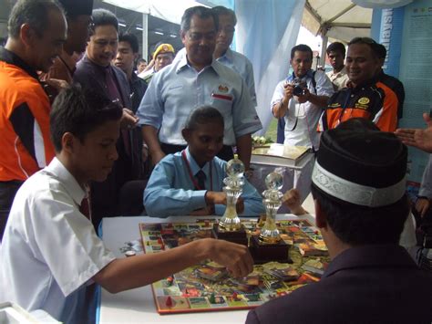 Senarai sekolah menengah terbaikdi malaysia berikut berdasarkan pencapaian keseluruhan sijil pelajaran malaysia. PRA UNIVERSITI SM TEKNIK GOMBAK: in collaboration wit ...