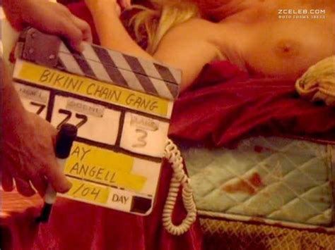 Голая Николь Шеридан в порнофильме Bikini Chain Gang ZCELEB COM