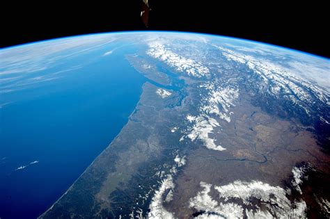 I can see my house from here! | Pacific northwest, Space pictures ...