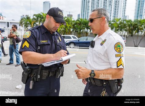 Police Talking Public Us Hi Res Stock Photography And Images Alamy