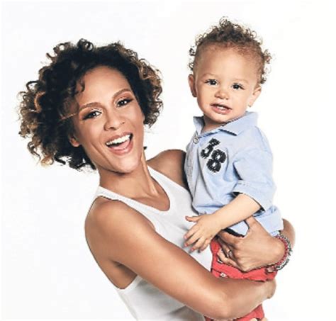 Defne joy foster was born in i̇ncirlik, turkey. Defne Joy Foster'ın oğlu Can Kılıç 6 yaşında