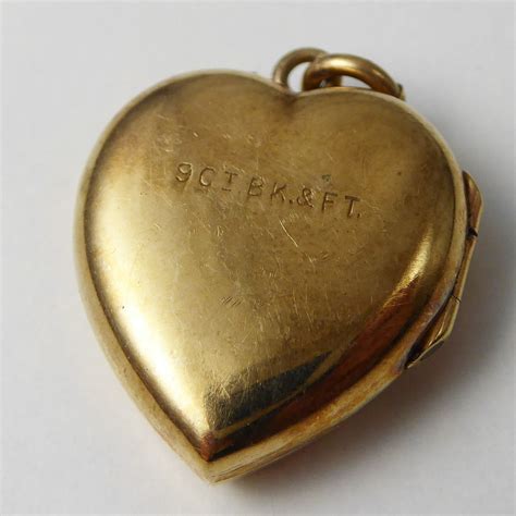 9ct Gold Heart Locket Retro C1940s Vintage Love