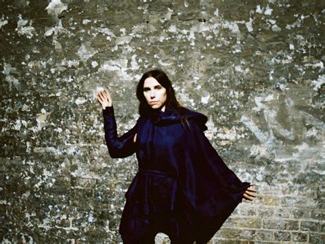 Pj Harvey Set To Score First Uk Number One With New Album The Hope Six Demolition Project The
