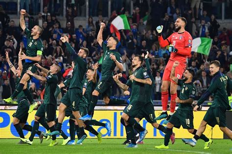 Italia este singura echipă de la acest turneu final care a înregistrat până acum cinci victorii în toate cele cinci meciuri disputate. Euro 2020 qualifiers: Italy beat Greece 2-0, Norway hold ...