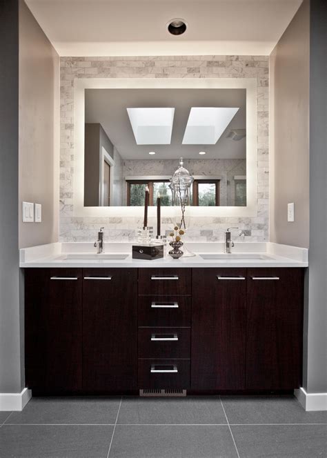 10 Modern Bathroom Mirror Ideas