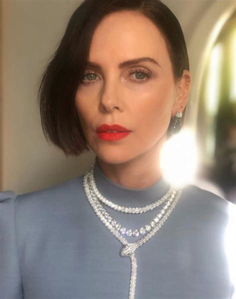 Oscars 2019 Charlize Theron Debuts Brunette Hair