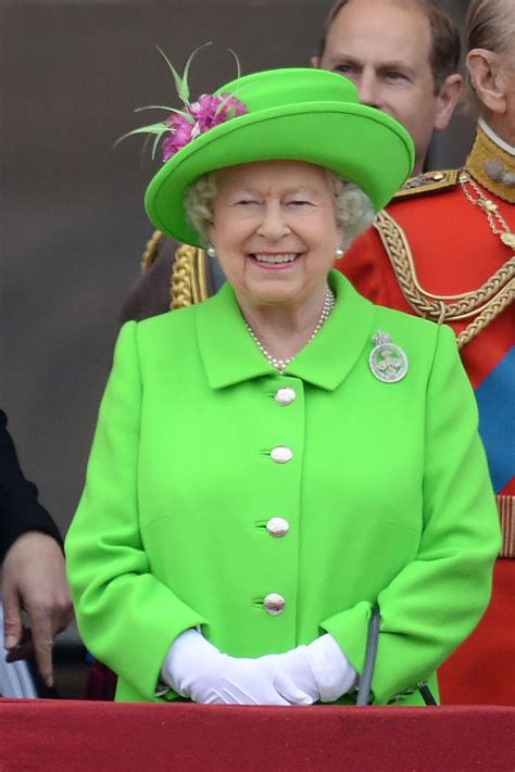 How Queen Elizabeth Uses Fashion To Secretly Throw Shade