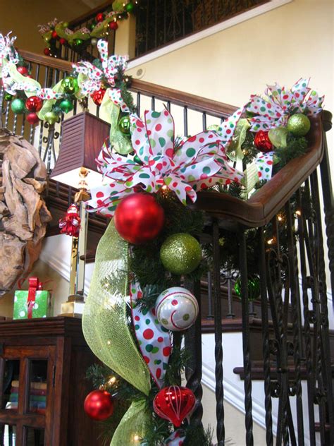 Read on for our favorite christmas staircase decorations, and how you can get these looks to make a statement of your own this year. 30 Beautiful Christmas Decorations That Turn Your ...