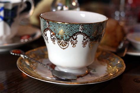 Armoire de cuisine cornell et table icon chez habitat. Trois brunchs, trois quartiers #8 : Salon de thé Cardinal ...