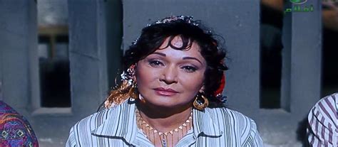 يصل من الصعيد، فرحان ملازم آدم، الذي يعمل محصل في أتوبيس، أنه إنسان سليم النية، أبيض العقلية، لا يحب العنف، وإن اضطر إلى مواجهته كثيرًا، يسكن في حجرة داخل بيت متواضع تملكه بائعة الكشري في الحي، عاشت سنوات تفتقد زوجها المسجون، تعجب بفحولة فرحان، بينما تسعى. Torrent - FarhanLieutenantAdam.HDTV720.KIMO.فيلم فرحان ...