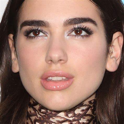 Without a glam squad to hand, the singer was forced to do her own makeup for her new york times photoshoot. Dua Lipa Makeup: Black Eyeshadow, Silver Eyeshadow & Nude ...