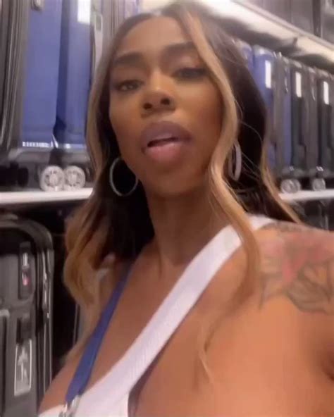 Daily Loud On Twitter A Flight Attendant Buys Kash Doll Headphones So