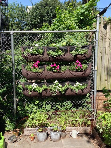 Get big ideas for making the most out of your outdoor sanctuary. 22 Amazing Vertical Garden Ideas for Your Small Yard ...