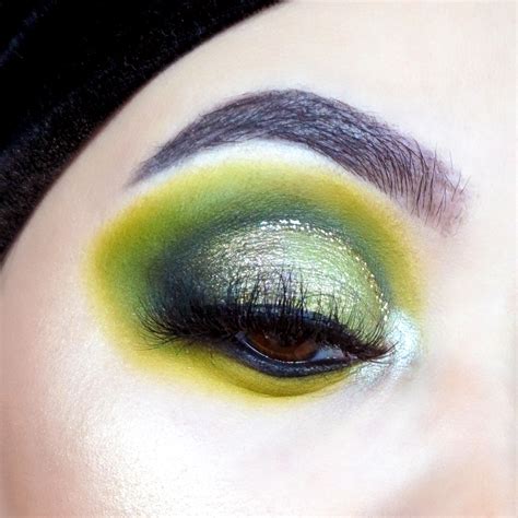 Green Cut Crease Eyeshadow Tutorial Step By Step With Pictures