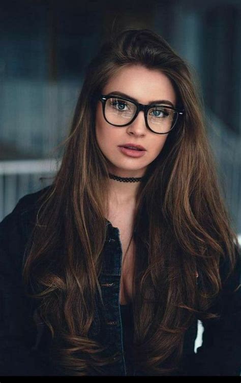 Beautiful Long Hairstyles And Glasses Looks With Glasses In Fotografi Potret Pose