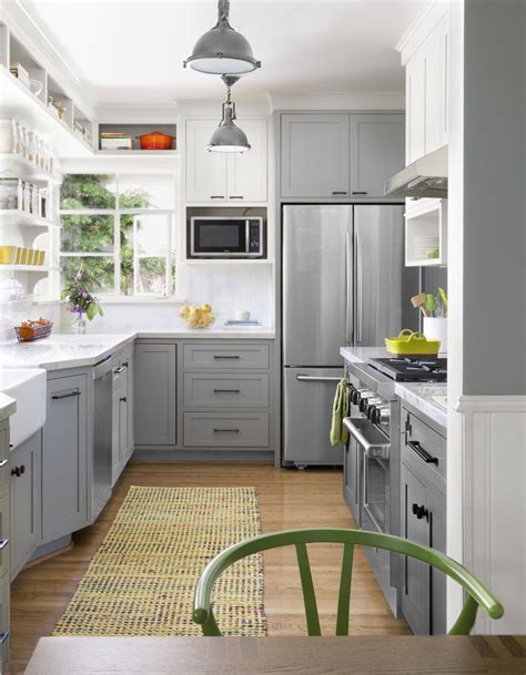 Get galley kitchen ideas for cabinets, lighting & appliances to get the most space welcome to our gallery of small galley kitchens. Galley Kitchen Remodel Ideas (Small Galley Kitchen Design, Makeovers, and Plans) | Galley ...