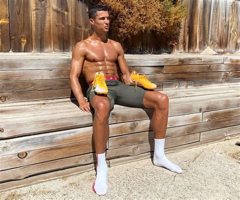 focused cristiano ronaldo hot shirtless pics are a treat to the sore eyes latest photos