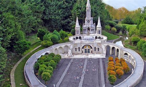 The origins of the pilgrimage to lourdes began with bernadette soubirous, the fourteen year old daughter. PIELGRZYMKA DO LOURDES - 160 rocznica objawień - Parafia p ...