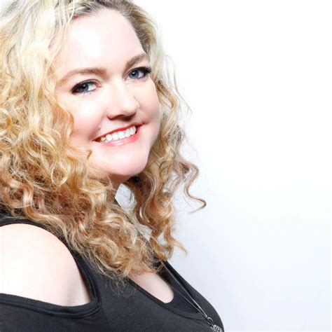Colleen Hoover Author Gives Advice On Finding Your Adventurous Side Parade