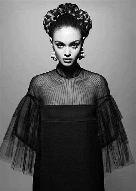 Vintage Black And White Fashion Editorial — Rb