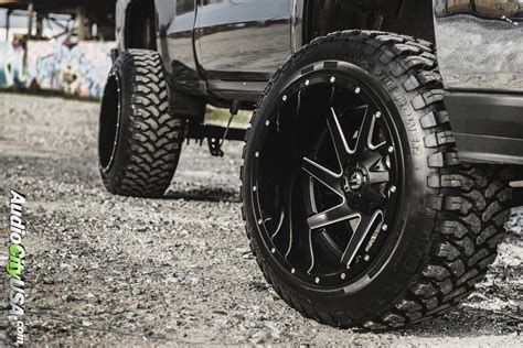 22″ Fuel Off Road Wheels D265 Renegade Black Milled With Gloss Black