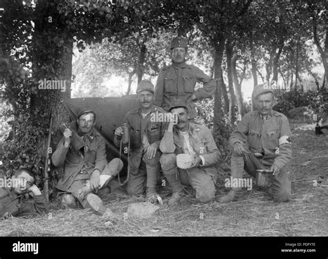 130 First World War Men Tableau Uniform Weapon Meal Soldier