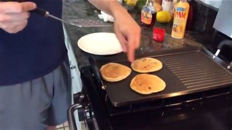 how to flip pancakesvegan mos