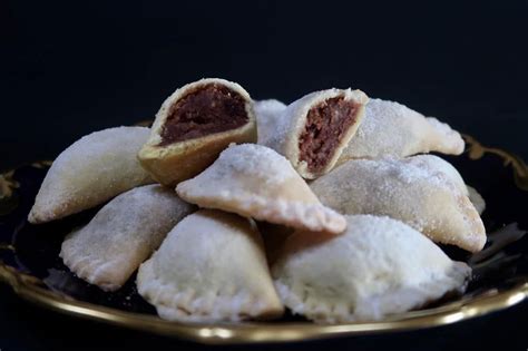 Christmas and holiday baking recipes, birthday recipes paprenjak is a traditional croatian cookie that contains a unique mix of honey, ground nuts, pepper and spices. Easy Croatian Cookies / Greta torta — Coolinarika | Food, Croatian recipes ... : With these ...