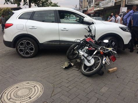 Turgutlu da motosiklet ile otomobil çarpıştı 1 yaralı Haberler